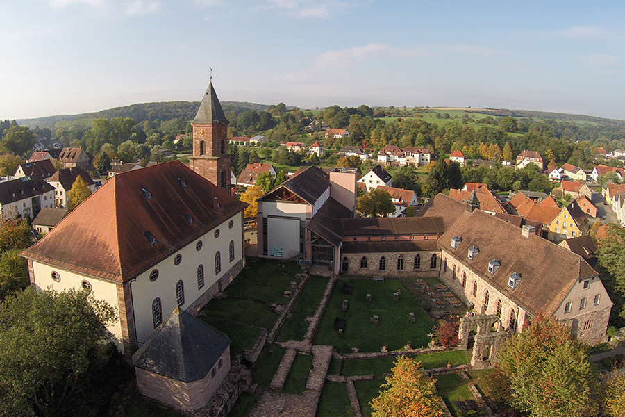 Blick auf das Kloster Hornbach
